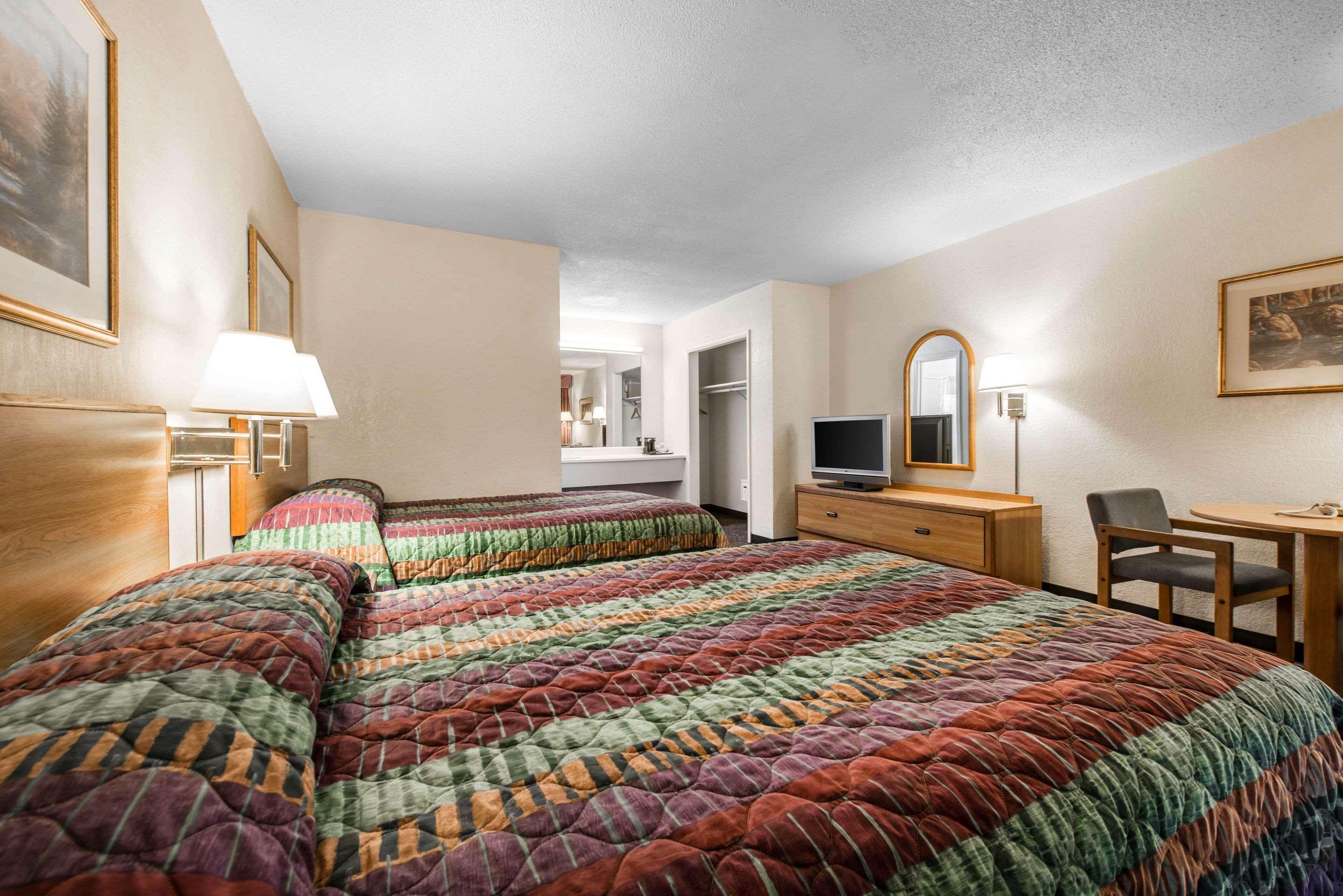 Rodeway Inn&Suites Colorado Springs Exterior foto