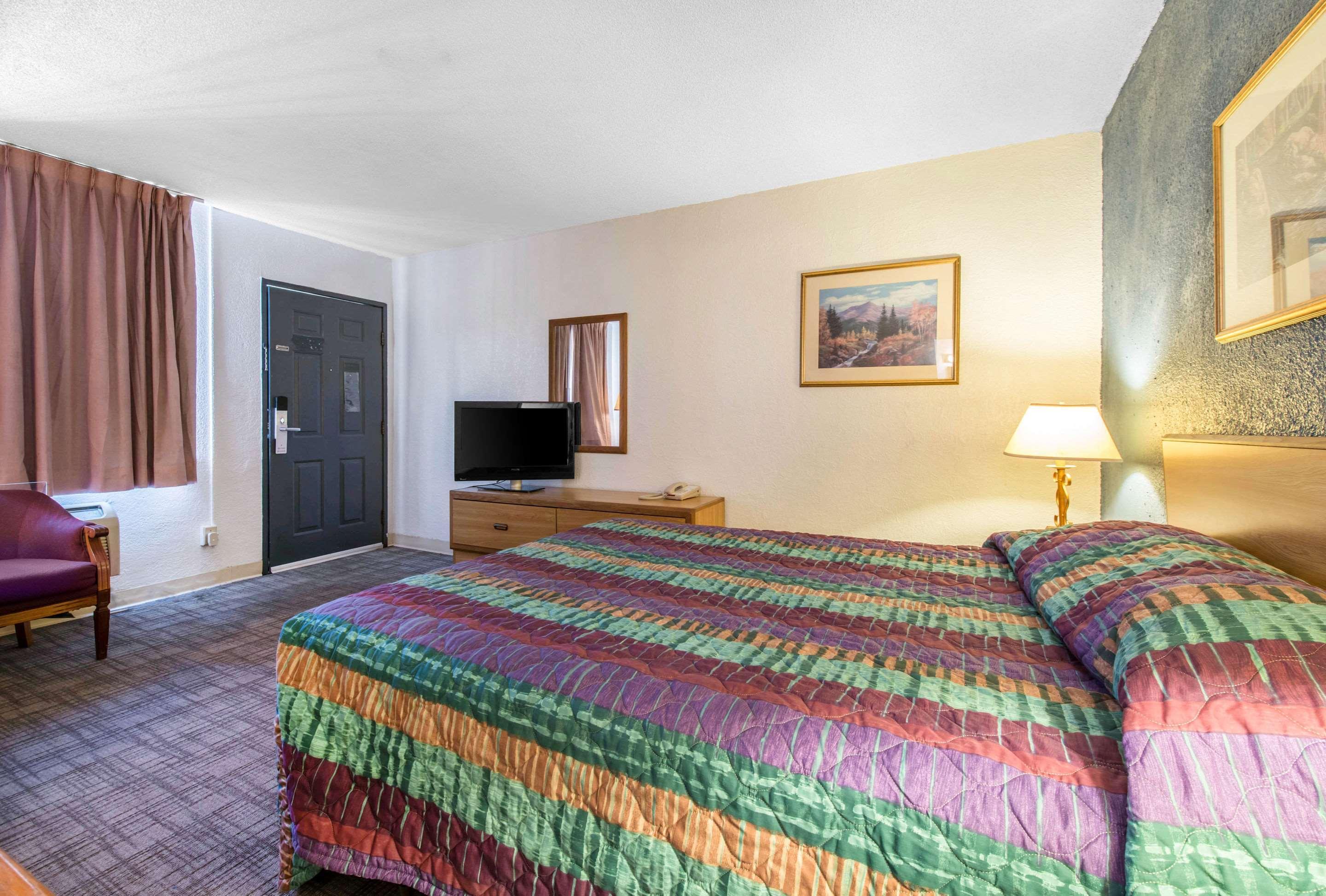 Rodeway Inn&Suites Colorado Springs Exterior foto