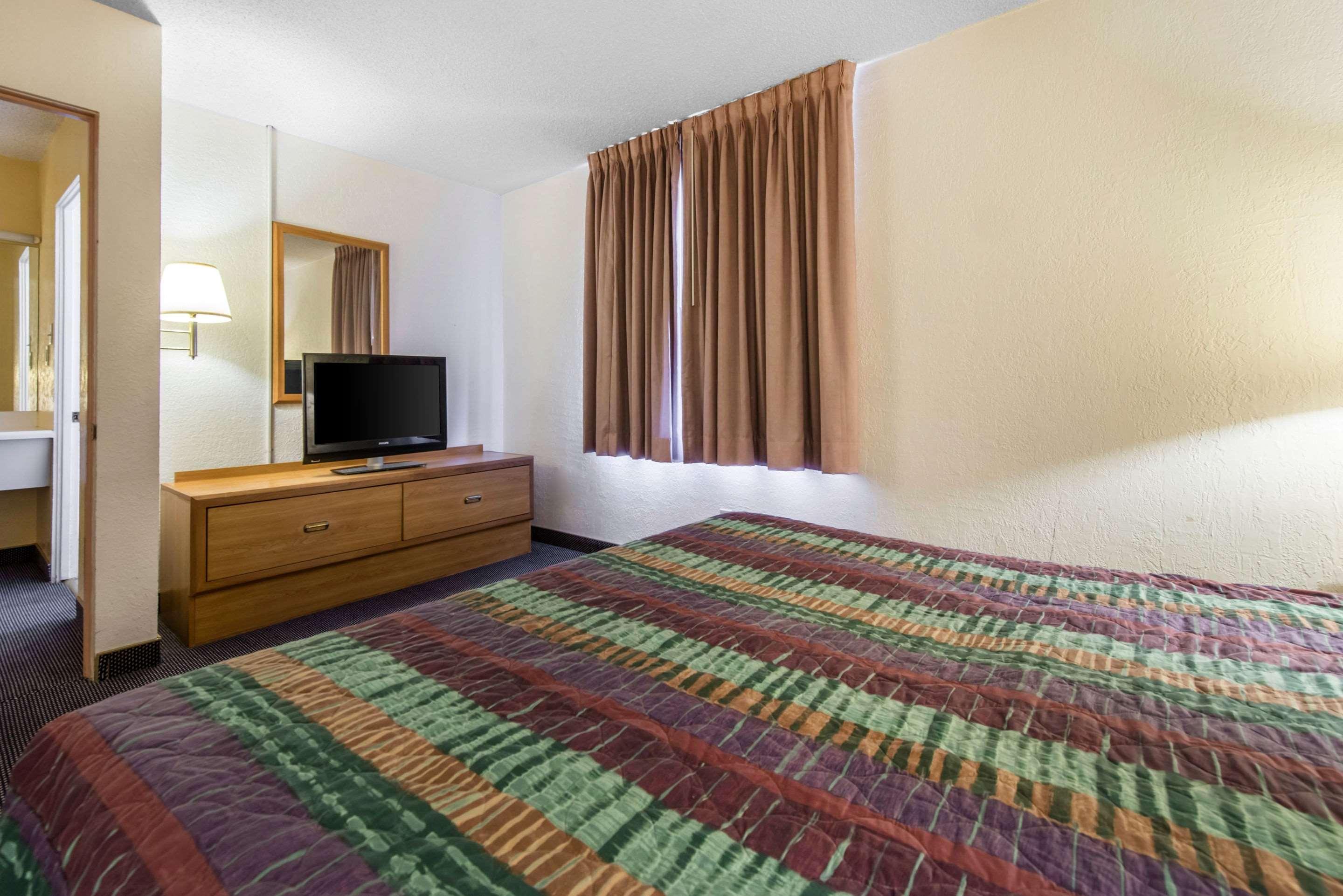 Rodeway Inn&Suites Colorado Springs Exterior foto