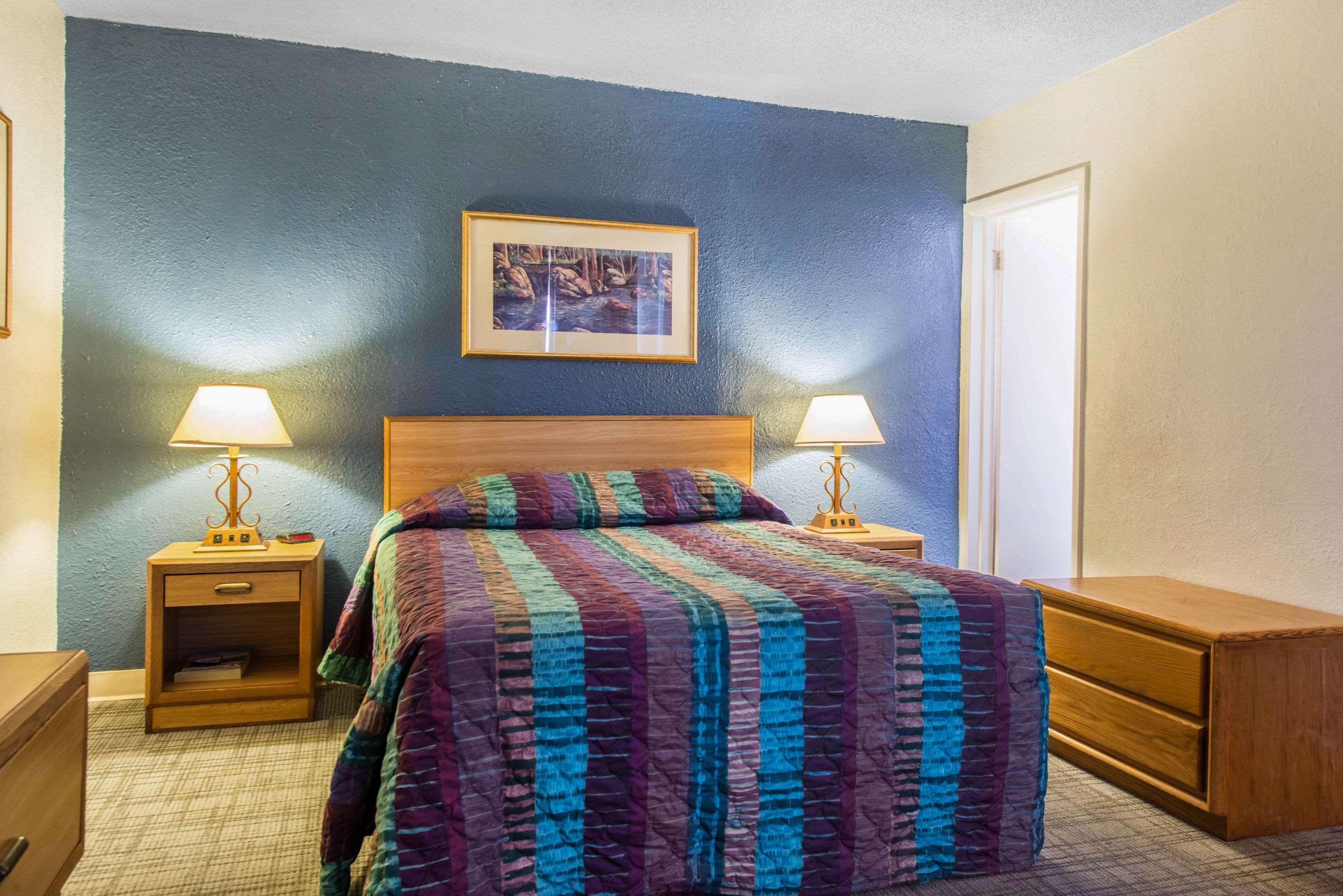 Rodeway Inn&Suites Colorado Springs Exterior foto