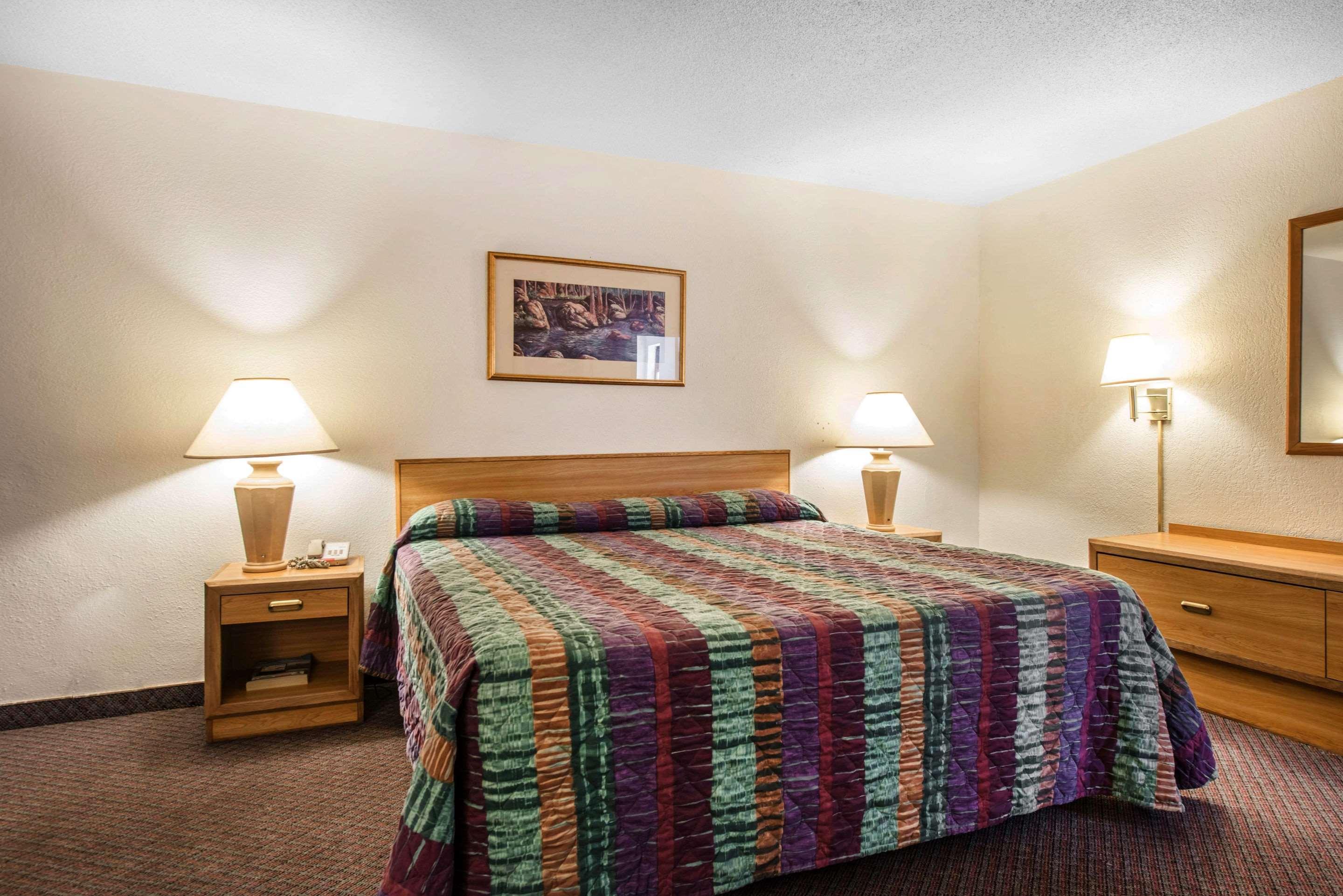 Rodeway Inn&Suites Colorado Springs Exterior foto